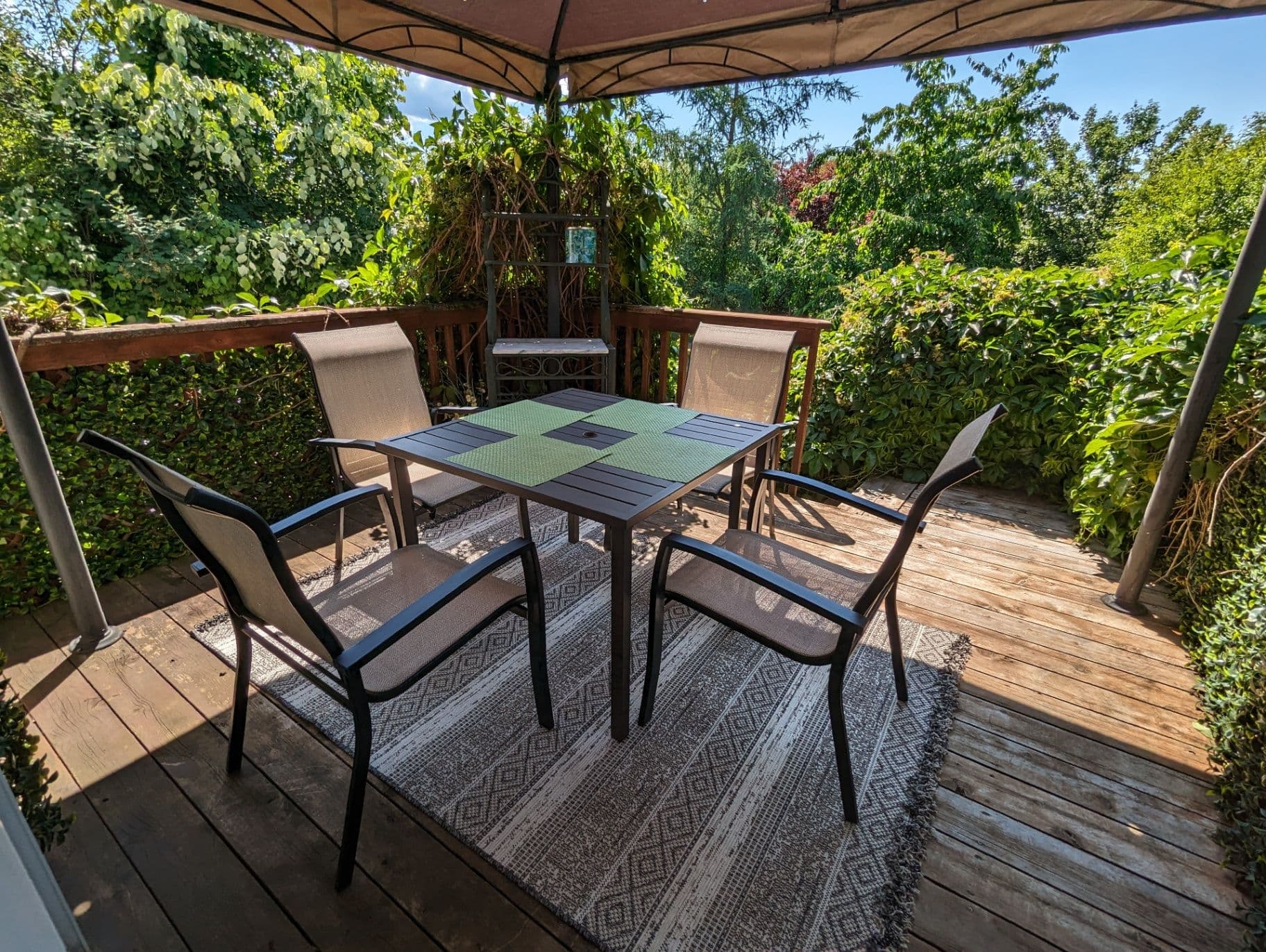Private patio with outdoor dining